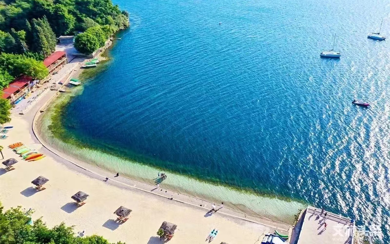 抚仙湖蓝色湖湾