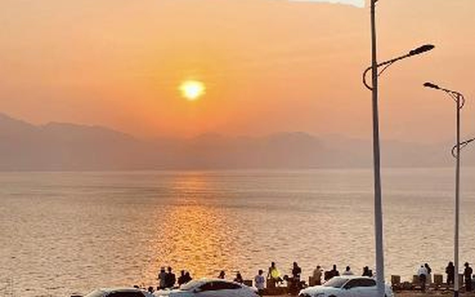 抚仙湖夕阳湖畔